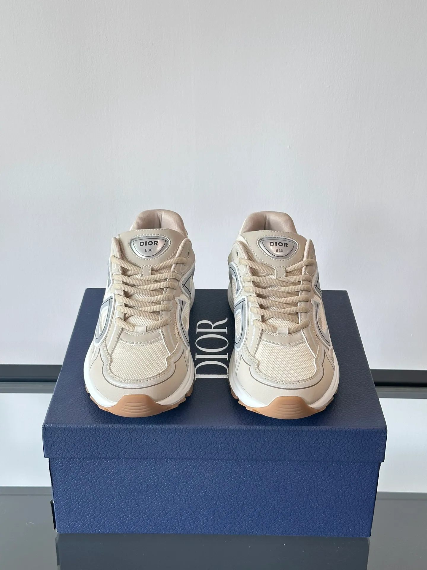 Men's Men's Shoes 💰p440 "Dio*" Dior B30 series sports shoes, multi-color mesh fabric and multi-color technical fabrics, this season's new B30 low-top sports shoes are one of the flagship styles of the series. Crafted from multicolor mesh and technical fabrics, it's finished with a reflective "CD30" graphic and silver-toned "DIOR B30" and "CD30" logos on the heel and tongue. An extra-light, sculpted rubber sole with signature accents adds style, while internal stretch details create ideal comfort. It can be matched with various casual styles to show a fashionable and modern sports style. Size: 38-44 (45-46 customized)